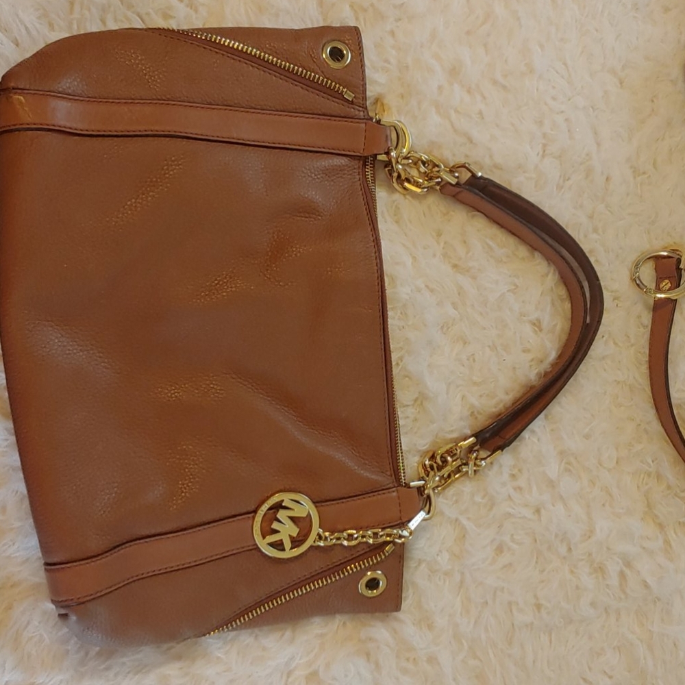 Large authentic Michael Kors purse! - Picture 3 of 12